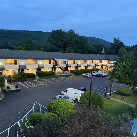 The Black Mountain Inn Brattleboro Extérieur photo