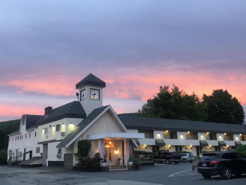 The Black Mountain Inn Brattleboro Extérieur photo